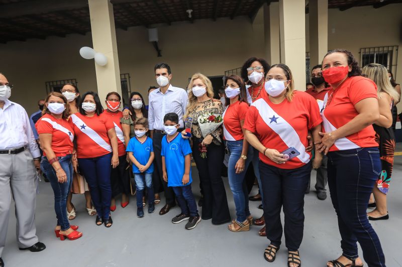 A Escola Estadual de Ensino Fundamental Maria Estelita Barbosa da Silva, no bairro do Coqueiro, em Belém, é a 57ª unidade de ensino reconstruída e entregue pelo Governo do Pará, por meio da Secretaria de Estado de Educação (Seduc), desde janeiro de 2019.

FOTO: JADER PAES/AGPARA <div class='credito_fotos'>Foto: Jader Paes / Agência Pará   |   <a href='/midias/2021/originais/7539_3c5063d8-3d54-5bc5-b803-25386f9e2535.jpg' download><i class='fa-solid fa-download'></i> Download</a></div>