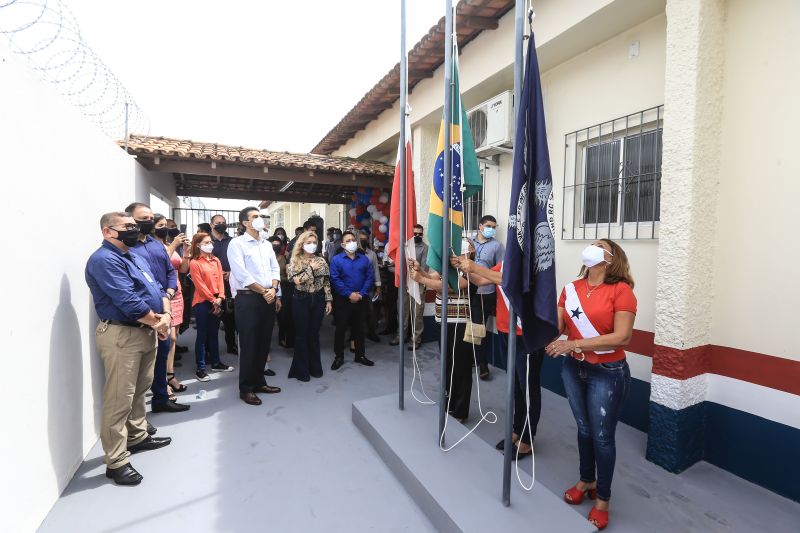 A Escola Estadual de Ensino Fundamental Maria Estelita Barbosa da Silva, no bairro do Coqueiro, em Belém, é a 57ª unidade de ensino reconstruída e entregue pelo Governo do Pará, por meio da Secretaria de Estado de Educação (Seduc), desde janeiro de 2019.

FOTO: JADER PAES/AGPARA <div class='credito_fotos'>Foto: Jader Paes / Agência Pará   |   <a href='/midias/2021/originais/7539_74742438-4328-d82d-7619-085811fd2adc.jpg' download><i class='fa-solid fa-download'></i> Download</a></div>