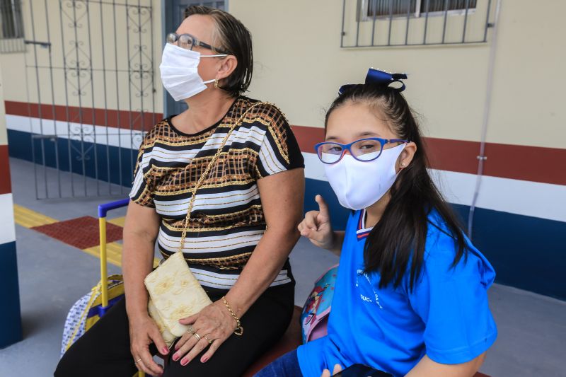 A Escola Estadual de Ensino Fundamental Maria Estelita Barbosa da Silva, no bairro do Coqueiro, em Belém, é a 57ª unidade de ensino reconstruída e entregue pelo Governo do Pará, por meio da Secretaria de Estado de Educação (Seduc), desde janeiro de 2019.

FOTO: JADER PAES/AGPARA <div class='credito_fotos'>Foto: Jader Paes / Agência Pará   |   <a href='/midias/2021/originais/7539_9ea3983e-b38d-2117-9b1d-949c12f93a8a.jpg' download><i class='fa-solid fa-download'></i> Download</a></div>