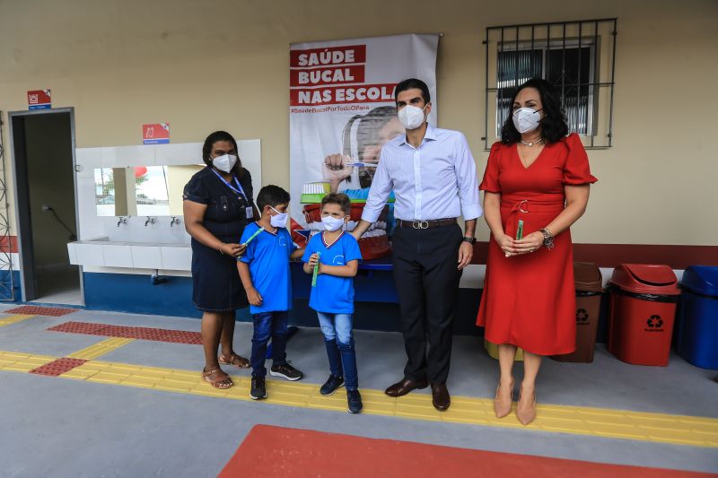 A Escola Estadual de Ensino Fundamental Maria Estelita Barbosa da Silva, no bairro do Coqueiro, em Belém, é a 57ª unidade de ensino reconstruída e entregue pelo Governo do Pará, por meio da Secretaria de Estado de Educação (Seduc), desde janeiro de 2019.

FOTO: JADER PAES/AGPARA <div class='credito_fotos'>Foto: Jader Paes / Agência Pará   |   <a href='/midias/2021/originais/7539_d63a4060-f797-daa0-4879-4c1029578e3a.jpg' download><i class='fa-solid fa-download'></i> Download</a></div>