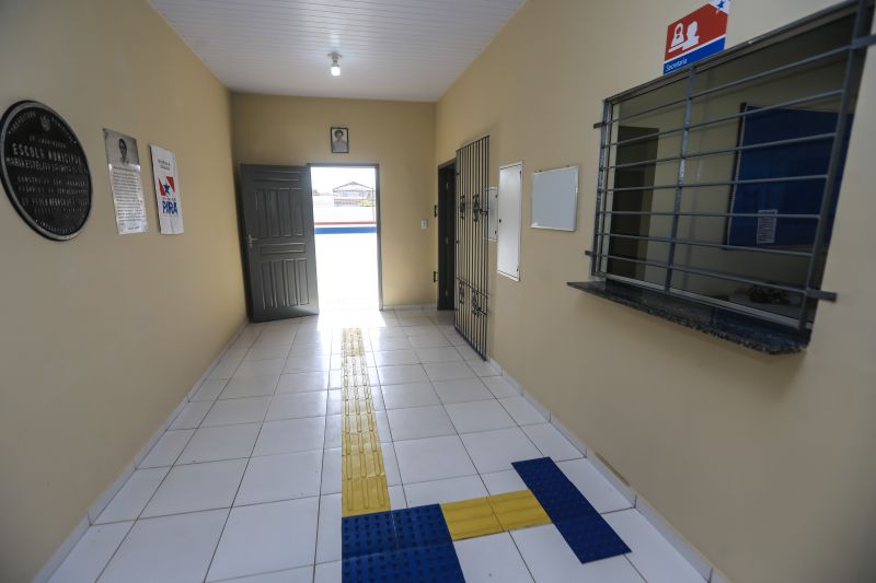 A Escola Estadual de Ensino Fundamental Maria Estelita Barbosa da Silva, no bairro do Coqueiro, em Belém, é a 57ª unidade de ensino reconstruída e entregue pelo Governo do Pará, por meio da Secretaria de Estado de Educação (Seduc), desde janeiro de 2019.

FOTO: JADER PAES/AGPARA <div class='credito_fotos'>Foto: Jader Paes / Agência Pará   |   <a href='/midias/2021/originais/7539_dca92457-f91e-230a-c7a2-09c51a3d8f07.jpg' download><i class='fa-solid fa-download'></i> Download</a></div>