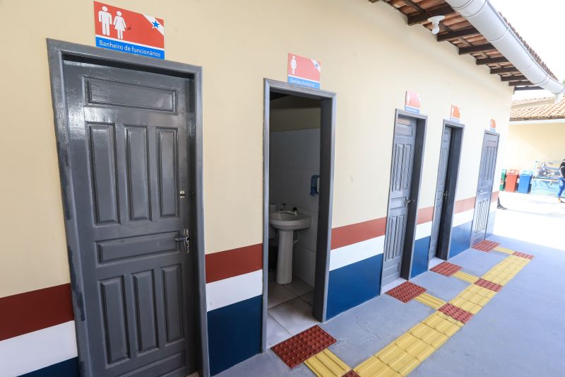 A Escola Estadual de Ensino Fundamental Maria Estelita Barbosa da Silva, no bairro do Coqueiro, em Belém, é a 57ª unidade de ensino reconstruída e entregue pelo Governo do Pará, por meio da Secretaria de Estado de Educação (Seduc), desde janeiro de 2019.

FOTO: JADER PAES/AGPARA <div class='credito_fotos'>Foto: Jader Paes / Agência Pará   |   <a href='/midias/2021/originais/7539_e75ba200-eab9-e026-c28a-6f3ee43a7b73.jpg' download><i class='fa-solid fa-download'></i> Download</a></div>