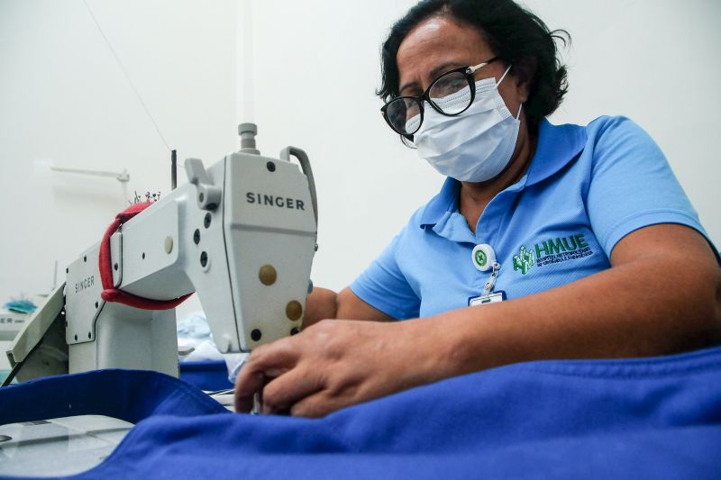 Colete para ajudar no manuseio de pacientes
Fabricação de coletes por parte do Hospital Metropolitano -
foto: PEDRO GUERREIRO/agpara <div class='credito_fotos'>Foto: Pedro Guerreiro / Ag. Pará   |   <a href='/midias/2021/originais/7542_94607d3e-9502-d7b3-442f-eaf09b7900db.jpg' download><i class='fa-solid fa-download'></i> Download</a></div>