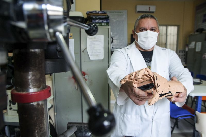 O Nucleo de desenvolvimento em tecnologia assistiva e acessibilidade alia a tecnica e o trabalho humanizado para garantir bons resultados a pacientes. <div class='credito_fotos'>Foto: Pedro Guerreiro / Ag. Pará   |   <a href='/midias/2021/originais/7543_12871777-47e9-10d7-db1c-5c604fe131ff.jpg' download><i class='fa-solid fa-download'></i> Download</a></div>