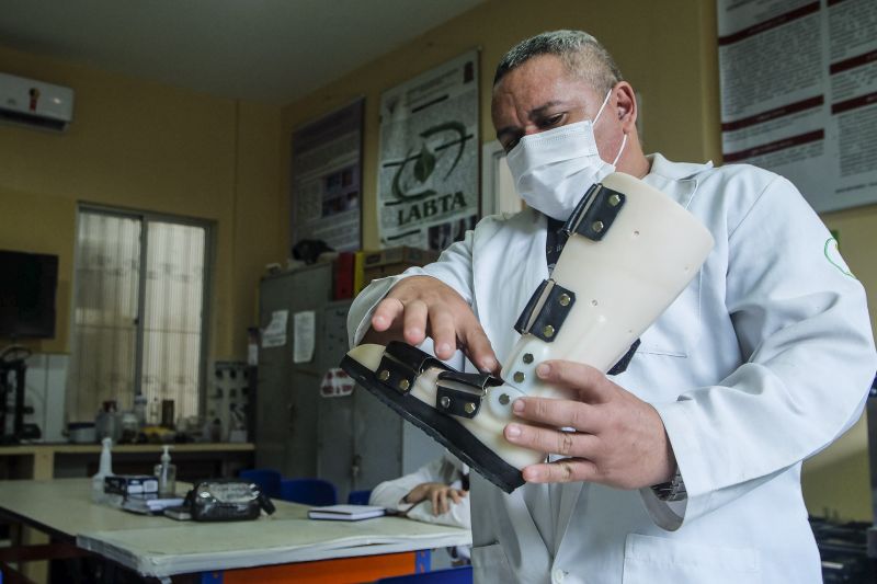 O Nucleo de desenvolvimento em tecnologia assistiva e acessibilidade alia a tecnica e o trabalho humanizado para garantir bons resultados a pacientes. <div class='credito_fotos'>Foto: Pedro Guerreiro / Ag. Pará   |   <a href='/midias/2021/originais/7543_b1c8f656-a7d6-6608-9d5a-3efffa6d3cba.jpg' download><i class='fa-solid fa-download'></i> Download</a></div>