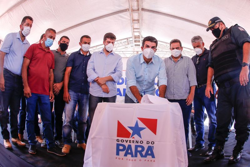 Ordem de Serviço para construção do 13º Grupamento da Polícia Militar em Uruará <div class='credito_fotos'>Foto: Marco Santos / Ag. Pará   |   <a href='/midias/2021/originais/7545_e2d1b0af-da5a-c308-d7ca-c97dab8e5820.jpg' download><i class='fa-solid fa-download'></i> Download</a></div>