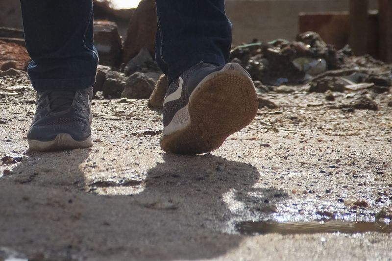 Obras de asfaltamento e drenagem na Rua Carlos Drummond de Andrade em Belém. 
 <div class='credito_fotos'>Foto: Pedro Guerreiro / Ag. Pará   |   <a href='/midias/2021/originais/8558_3a3d3943-1d01-5a69-a32a-9e478d7d3c7b.jpg' download><i class='fa-solid fa-download'></i> Download</a></div>