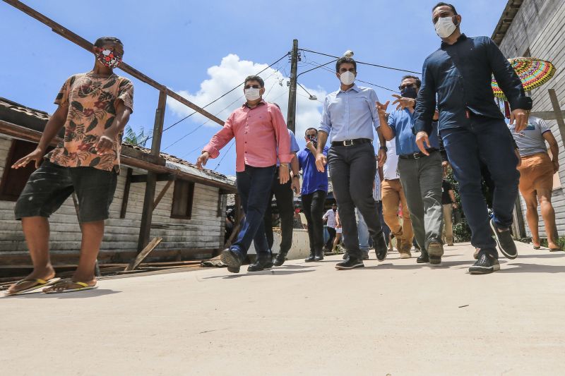 Brasil ParÃ¡ BelÃ©m

Com objetivo de melhorar a acessibilidade para os moradores de SÃ£o SebastiÃ£o da Boa Vista, no arquipÃ©lago do MarajÃ³, o Governo do ParÃ¡ entregou na manhÃ£ desta segunda-feira (26), dois quilÃ´metros e meio de passarelas de concreto armado que vÃ£o beneficiar vÃ¡rios bairros do municÃ­pio. Cortada por igarapÃ©s, a cidade conhecida como a â€œVeneza do MarajÃ³â€ depende de palafitas de madeira para locomoÃ§Ã£o dos habitantes entre alguns bairros. <div class='credito_fotos'>Foto: Jader Paes / Agência Pará   |   <a href='/midias/2021/originais/8559_a5a9baf1-f998-2bb1-8f5b-adf2d52f3114.jpg' download><i class='fa-solid fa-download'></i> Download</a></div>