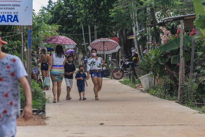 Brasil ParÃ¡ BelÃ©m

Com objetivo de melhorar a acessibilidade para os moradores de SÃ£o SebastiÃ£o da Boa Vista, no arquipÃ©lago do MarajÃ³, o Governo do ParÃ¡ entregou na manhÃ£ desta segunda-feira (26), dois quilÃ´metros e meio de passarelas de concreto armado que vÃ£o beneficiar vÃ¡rios bairros do municÃ­pio. Cortada por igarapÃ©s, a cidade conhecida como a â€œVeneza do MarajÃ³â€ depende de palafitas de madeira para locomoÃ§Ã£o dos habitantes entre alguns bairros. <div class='credito_fotos'>Foto: Jader Paes / Agência Pará   |   <a href='/midias/2021/originais/8559_d944582f-0e5a-86aa-519c-714b94c55f00.jpg' download><i class='fa-solid fa-download'></i> Download</a></div>