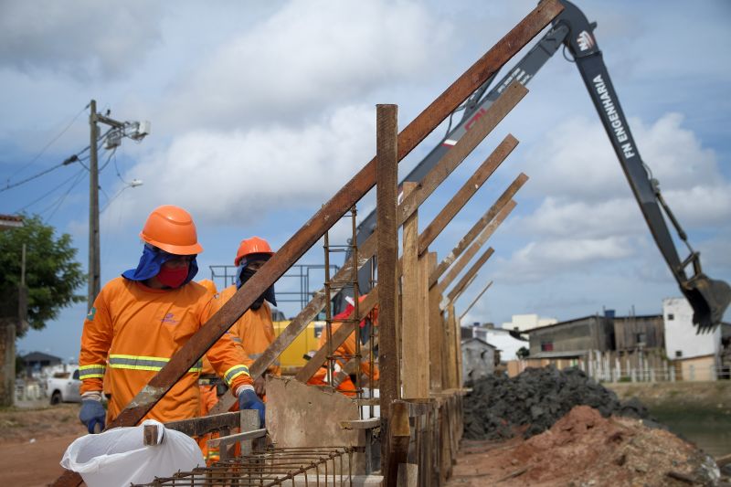 Av. Rosa Danin, Bairro de Canudos em Belem. Obras de macrodrenagem no canal do tucunduba. <div class='credito_fotos'>Foto: Pedro Guerreiro / Ag. Pará   |   <a href='/midias/2021/originais/8561_3793744c-d207-d88d-d5ca-c24890742ab7.jpg' download><i class='fa-solid fa-download'></i> Download</a></div>