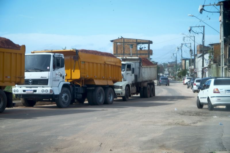 Av. Rosa Danin, Bairro de Canudos em Belem. Obras de macrodrenagem no canal do tucunduba. <div class='credito_fotos'>Foto: Pedro Guerreiro / Ag. Pará   |   <a href='/midias/2021/originais/8561_91e3b05a-b004-2131-0bac-625be4f6a9cf.jpg' download><i class='fa-solid fa-download'></i> Download</a></div>