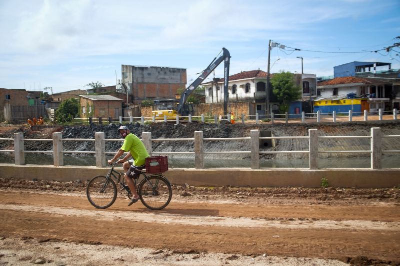 Av. Rosa Danin, Bairro de Canudos em Belem. Obras de macrodrenagem no canal do tucunduba. <div class='credito_fotos'>Foto: Pedro Guerreiro / Ag. Pará   |   <a href='/midias/2021/originais/8561_a25f7256-4094-a462-f645-2fa463194ec6.jpg' download><i class='fa-solid fa-download'></i> Download</a></div>