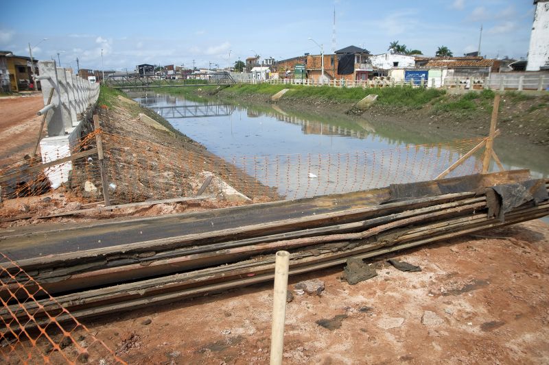 Av. Rosa Danin, Bairro de Canudos em Belem. Obras de macrodrenagem no canal do tucunduba. <div class='credito_fotos'>Foto: Pedro Guerreiro / Ag. Pará   |   <a href='/midias/2021/originais/8561_a5ff03d6-9295-332a-b162-8a217469387a.jpg' download><i class='fa-solid fa-download'></i> Download</a></div>