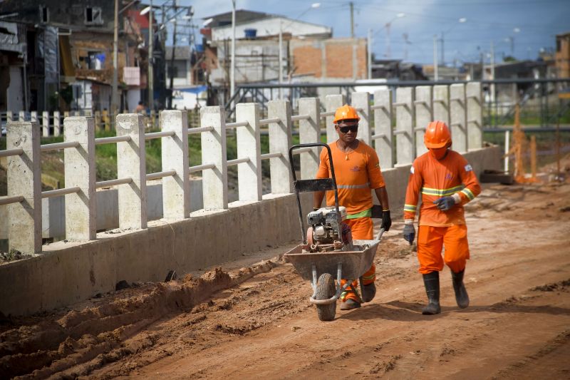 Av. Rosa Danin, Bairro de Canudos em Belem. Obras de macrodrenagem no canal do tucunduba. <div class='credito_fotos'>Foto: Pedro Guerreiro / Ag. Pará   |   <a href='/midias/2021/originais/8561_c64bac52-462b-15ee-989b-3c1a6d1997ae.jpg' download><i class='fa-solid fa-download'></i> Download</a></div>