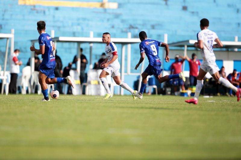 Paysandu x águia de marabá - Fotos Bruno Cecim / AGPARA <div class='credito_fotos'>Foto: Bruno Cecim / Ag.Pará   |   <a href='/midias/2021/originais/8563_6403702c-2bbe-ef93-fa07-06f745ba956c.jpg' download><i class='fa-solid fa-download'></i> Download</a></div>