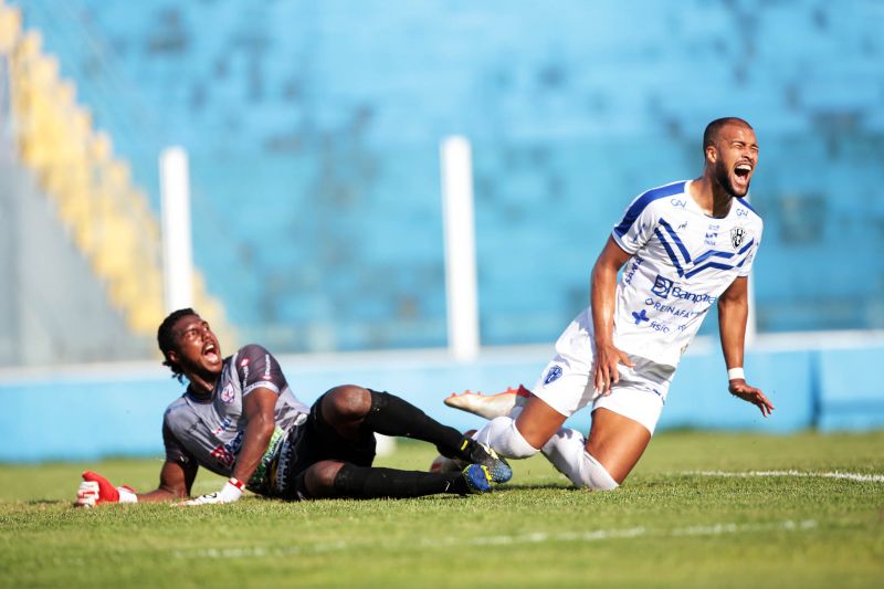 Paysandu x águia de marabá - Fotos Bruno Cecim / AGPARA <div class='credito_fotos'>Foto: Bruno Cecim / Ag.Pará   |   <a href='/midias/2021/originais/8563_ac09a1b1-62ca-8524-94e1-ed6267772295.jpg' download><i class='fa-solid fa-download'></i> Download</a></div>