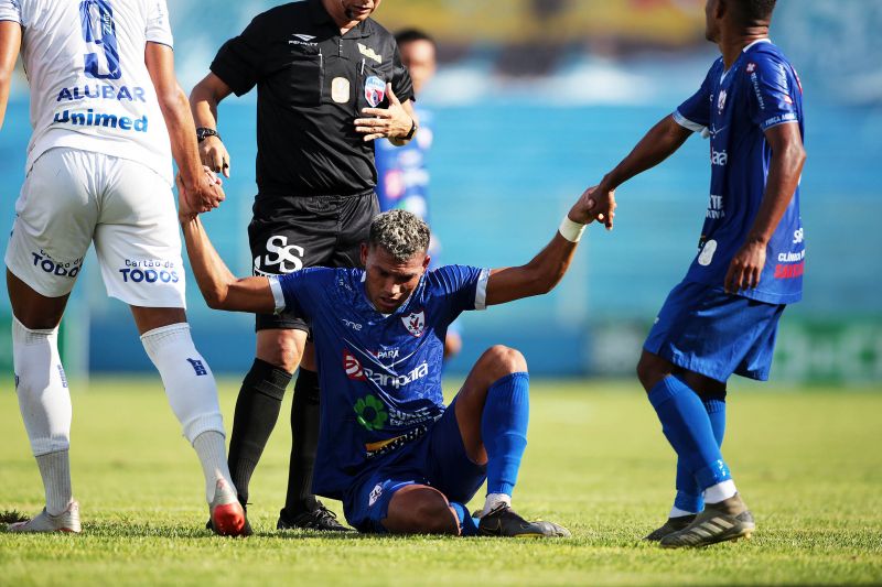 Paysandu x águia de marabá - Fotos Bruno Cecim / AGPARA <div class='credito_fotos'>Foto: Bruno Cecim / Ag.Pará   |   <a href='/midias/2021/originais/8563_d60fd684-7cbe-8f5c-5f17-4c2b1162deee.jpg' download><i class='fa-solid fa-download'></i> Download</a></div>