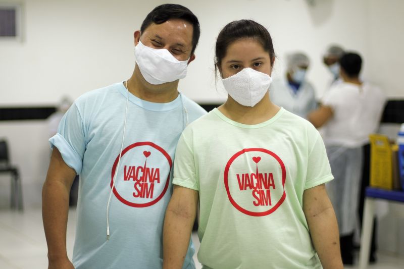 Renais cronicos, pessoas com sindrome de down e idosos acima de 60 anos sao vacinados na APAE e em alguns pontos de BelÃ©m. <div class='credito_fotos'>Foto: Pedro Guerreiro / Ag. Pará   |   <a href='/midias/2021/originais/8566_52e2203b-6d4d-06c8-fe9d-832f3c1543fd.jpg' download><i class='fa-solid fa-download'></i> Download</a></div>