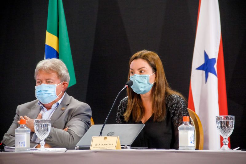 Audiencia publica que alinhou junto com internautas objetivos e metas do programa "Asfalto por todo o Para"
Hanna Ghassan <div class='credito_fotos'>Foto: Pedro Guerreiro / Ag. Pará   |   <a href='/midias/2021/originais/8567_45017e70-9b4f-c23c-d2c3-b55bafe4a055.jpg' download><i class='fa-solid fa-download'></i> Download</a></div>