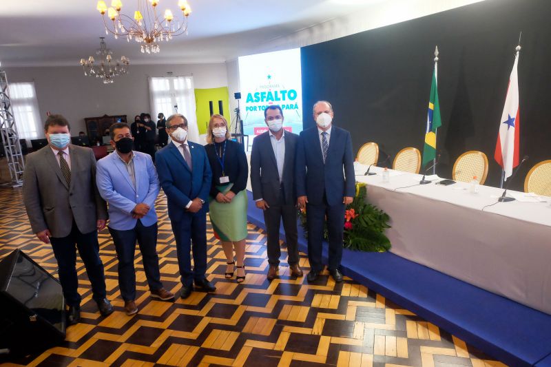 Audiencia publica que alinhou junto com internautas objetivos e metas do programa "Asfalto por todo o Para" <div class='credito_fotos'>Foto: Pedro Guerreiro / Ag. Pará   |   <a href='/midias/2021/originais/8567_8a10698e-b4ed-3d7b-866f-08f389499f3f.jpg' download><i class='fa-solid fa-download'></i> Download</a></div>