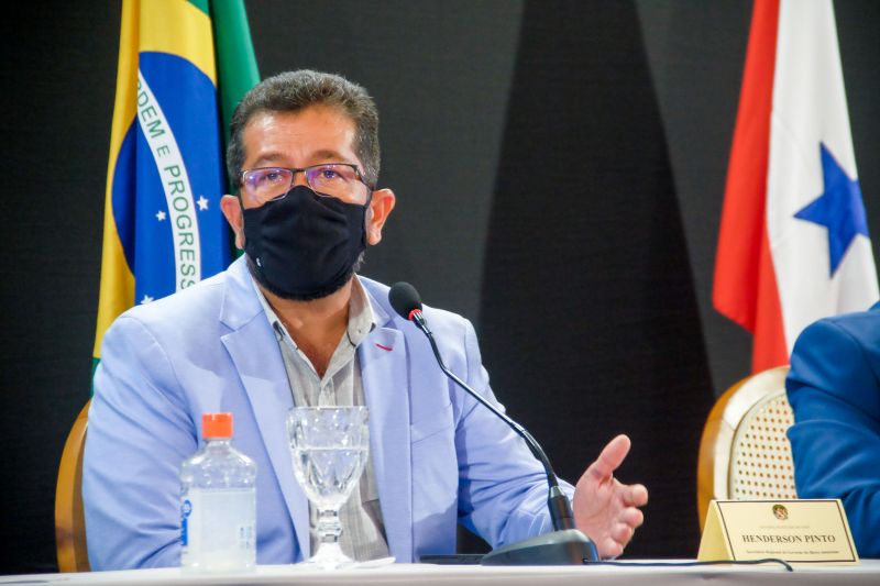 Audiencia publica que alinhou junto com internautas objetivos e metas do programa "Asfalto por todo o Para"
Enderson Pinto <div class='credito_fotos'>Foto: Pedro Guerreiro / Ag. Pará   |   <a href='/midias/2021/originais/8567_e87fe753-f1c8-2419-accf-54cce9266ea1.jpg' download><i class='fa-solid fa-download'></i> Download</a></div>