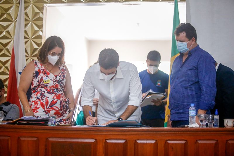 Obra no terminal hidroviÃ¡rio serÃ¡ feita pela Companhia de Portos e Hidrovias do ParÃ¡ e ordem de serviÃ§o foi assinada em solenidade na CÃ¢mara <div class='credito_fotos'>Foto: Marco Santos / Ag. Pará   |   <a href='/midias/2021/originais/8575_7b643cf9-82e2-bf5f-9887-e549801a3868.jpg' download><i class='fa-solid fa-download'></i> Download</a></div>