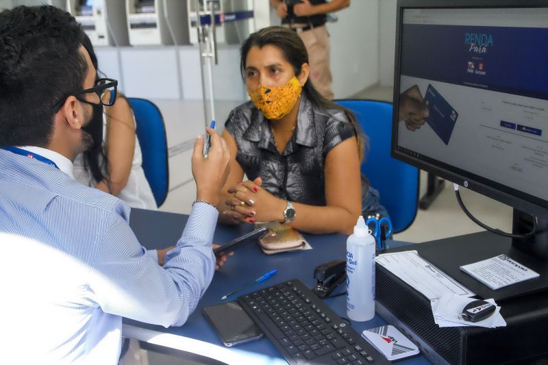 BanparÃ¡ na cidade de Prainha, Oeste paraense, inicia atendimento ao publico. <div class='credito_fotos'>Foto: Pedro Guerreiro / Ag. Pará   |   <a href='/midias/2021/originais/8592_0cb17f4b-1c01-e835-e831-10523f082ec4.jpg' download><i class='fa-solid fa-download'></i> Download</a></div>