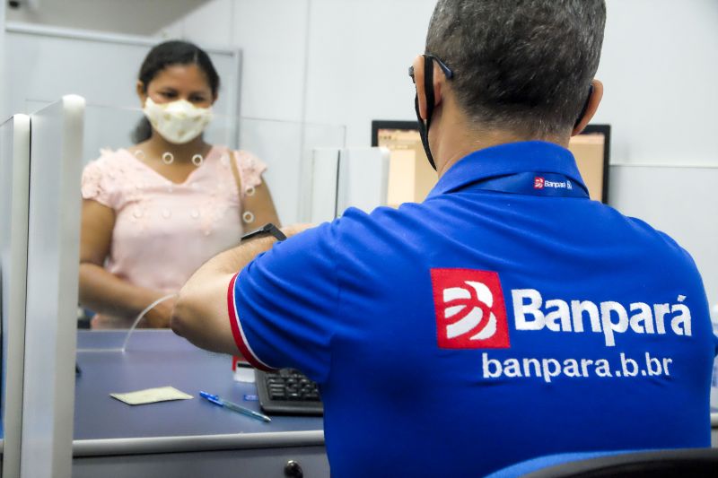 BanparÃ¡ na cidade de Prainha, Oeste paraense, inicia atendimento ao publico. Na foto: Benedita de Jesus da Silva Morais <div class='credito_fotos'>Foto: Pedro Guerreiro / Ag. Pará   |   <a href='/midias/2021/originais/8592_bce8c77f-5dcf-70cc-925f-8e5b0d23b11f.jpg' download><i class='fa-solid fa-download'></i> Download</a></div>