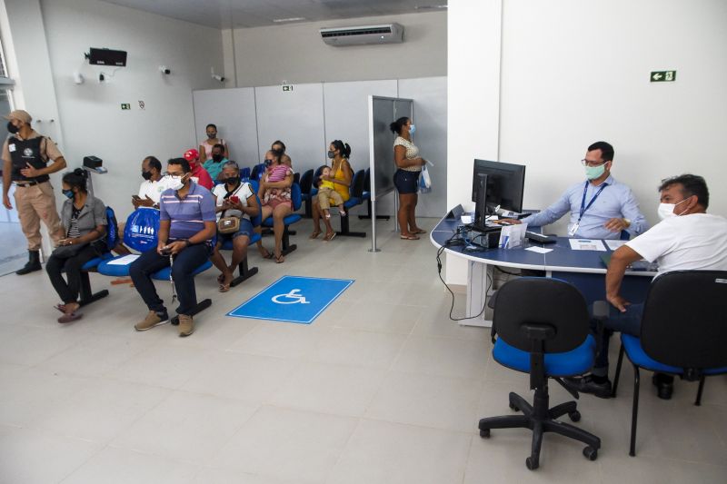 BanparÃ¡ na cidade de Prainha, Oeste paraense, inicia atendimento ao publico. <div class='credito_fotos'>Foto: Pedro Guerreiro / Ag. Pará   |   <a href='/midias/2021/originais/8592_db7fde86-6525-5e8a-415f-d0802ac2715a.jpg' download><i class='fa-solid fa-download'></i> Download</a></div>