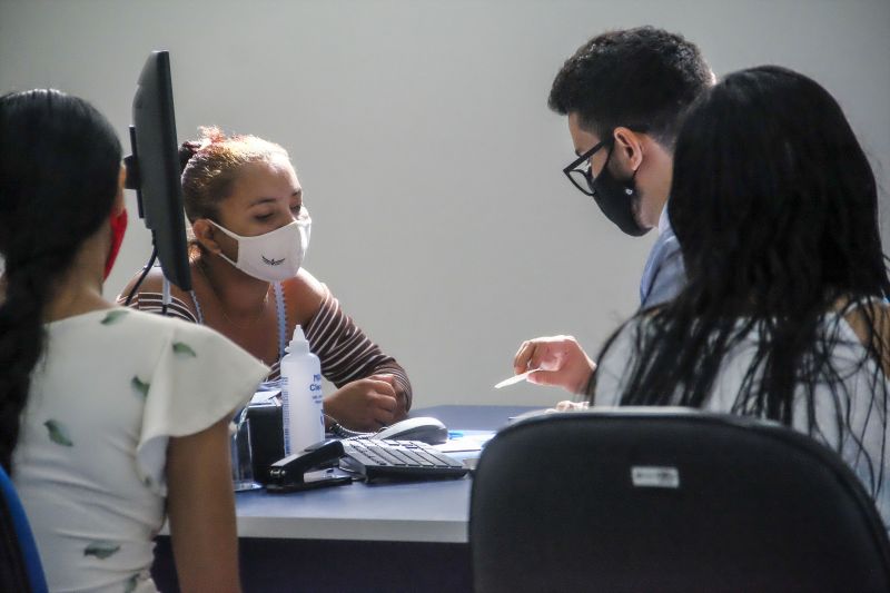 BanparÃ¡ na cidade de Prainha, Oeste paraense, inicia atendimento ao publico. <div class='credito_fotos'>Foto: Pedro Guerreiro / Ag. Pará   |   <a href='/midias/2021/originais/8592_dbe31efb-31ab-5dc6-5775-1cc95cdf4674.jpg' download><i class='fa-solid fa-download'></i> Download</a></div>