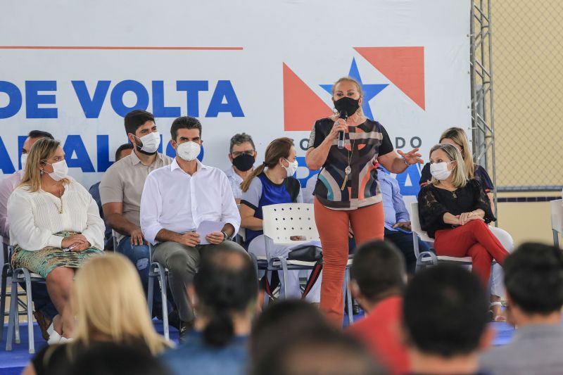 O governador Helder Barbalho inaugurou, nesta quinta-feira (06), as novas instalaÃ§Ãµes da Escola Estadual de Ensino Fundamental e MÃ©dio SÃ£o Miguel de Beja, em Abaetetuba, municÃ­pio localizado na RegiÃ£o Nordeste do Estado. <div class='credito_fotos'>Foto: Jader Paes / Agência Pará   |   <a href='/midias/2021/originais/8596_22b91637-2c73-2c90-47cb-84da7c6d672f.jpg' download><i class='fa-solid fa-download'></i> Download</a></div>