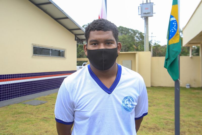 O governador Helder Barbalho inaugurou, nesta quinta-feira (06), as novas instalaÃ§Ãµes da Escola Estadual de Ensino Fundamental e MÃ©dio SÃ£o Miguel de Beja, em Abaetetuba, municÃ­pio localizado na RegiÃ£o Nordeste do Estado.
Aluno Luan Santos <div class='credito_fotos'>Foto: Jader Paes / Agência Pará   |   <a href='/midias/2021/originais/8596_3db609d3-0d75-679d-aed6-846574f6d4e0.jpg' download><i class='fa-solid fa-download'></i> Download</a></div>