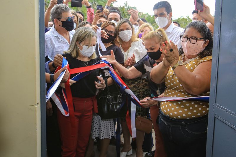 O governador Helder Barbalho inaugurou, nesta quinta-feira (06), as novas instalaÃ§Ãµes da Escola Estadual de Ensino Fundamental e MÃ©dio SÃ£o Miguel de Beja, em Abaetetuba, municÃ­pio localizado na RegiÃ£o Nordeste do Estado. <div class='credito_fotos'>Foto: Jader Paes / Agência Pará   |   <a href='/midias/2021/originais/8596_6324878e-a382-d78f-e356-45680eac86c2.jpg' download><i class='fa-solid fa-download'></i> Download</a></div>