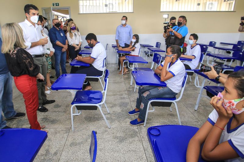 O governador Helder Barbalho inaugurou, nesta quinta-feira (06), as novas instalaÃ§Ãµes da Escola Estadual de Ensino Fundamental e MÃ©dio SÃ£o Miguel de Beja, em Abaetetuba, municÃ­pio localizado na RegiÃ£o Nordeste do Estado. <div class='credito_fotos'>Foto: Jader Paes / Agência Pará   |   <a href='/midias/2021/originais/8596_b131c099-a1b9-e4ea-2cff-cae6cbc66c76.jpg' download><i class='fa-solid fa-download'></i> Download</a></div>