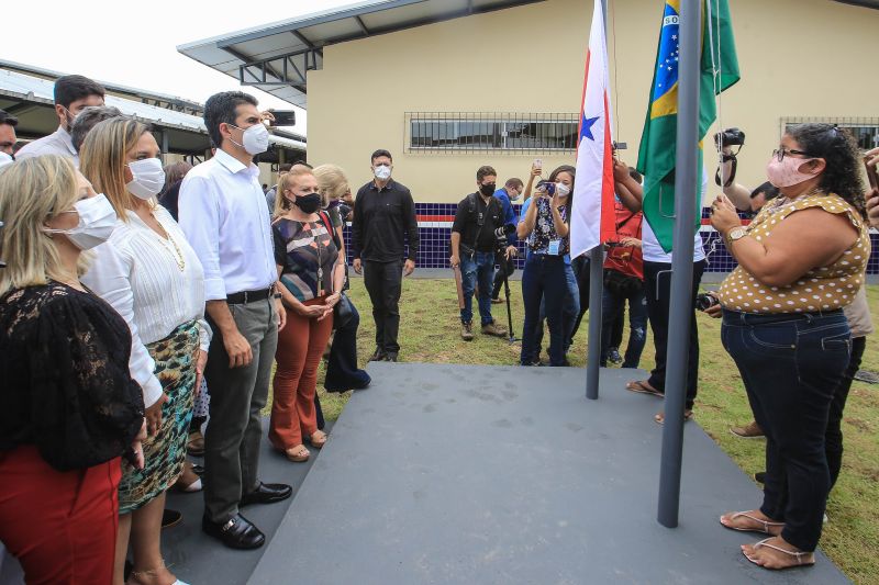 O governador Helder Barbalho inaugurou, nesta quinta-feira (06), as novas instalaÃ§Ãµes da Escola Estadual de Ensino Fundamental e MÃ©dio SÃ£o Miguel de Beja, em Abaetetuba, municÃ­pio localizado na RegiÃ£o Nordeste do Estado. <div class='credito_fotos'>Foto: Jader Paes / Agência Pará   |   <a href='/midias/2021/originais/8596_b381b31a-7bf6-2c51-bd5f-315a7ec2d3e4.jpg' download><i class='fa-solid fa-download'></i> Download</a></div>