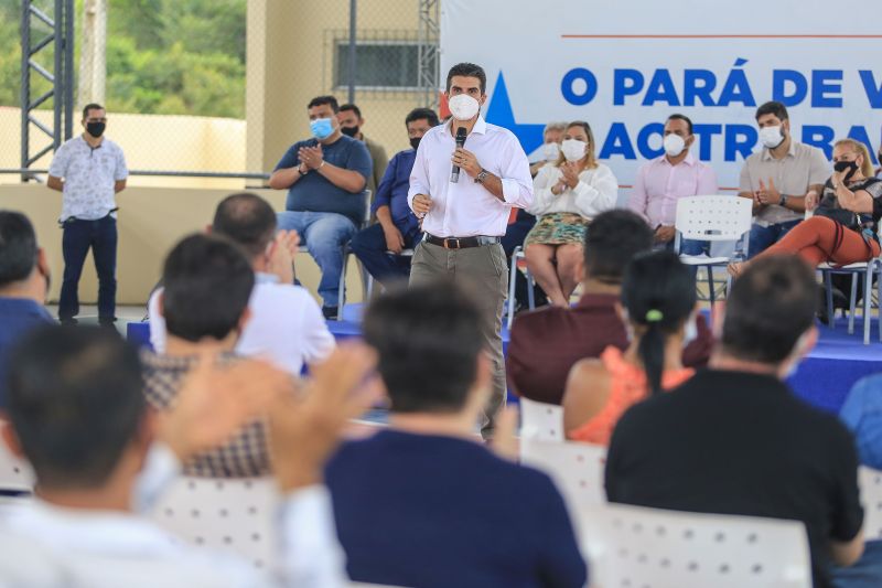 O governador Helder Barbalho inaugurou, nesta quinta-feira (06), as novas instalaÃ§Ãµes da Escola Estadual de Ensino Fundamental e MÃ©dio SÃ£o Miguel de Beja, em Abaetetuba, municÃ­pio localizado na RegiÃ£o Nordeste do Estado. <div class='credito_fotos'>Foto: Jader Paes / Agência Pará   |   <a href='/midias/2021/originais/8596_e6e2d0a5-151f-252f-42c9-17504f982ae8.jpg' download><i class='fa-solid fa-download'></i> Download</a></div>