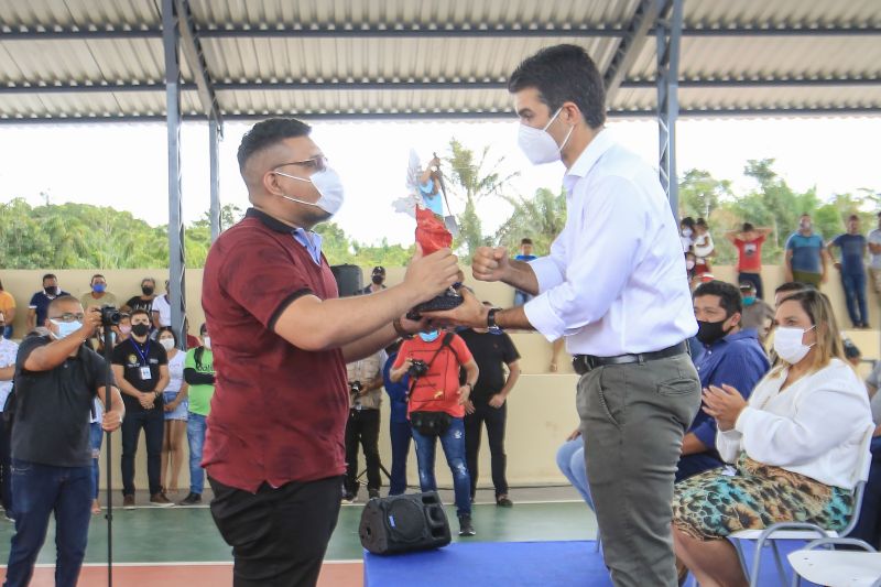 O governador Helder Barbalho inaugurou, nesta quinta-feira (06), as novas instalaÃ§Ãµes da Escola Estadual de Ensino Fundamental e MÃ©dio SÃ£o Miguel de Beja, em Abaetetuba, municÃ­pio localizado na RegiÃ£o Nordeste do Estado. <div class='credito_fotos'>Foto: Jader Paes / Agência Pará   |   <a href='/midias/2021/originais/8596_f78f47ab-d88d-deb8-e036-5f5c3d43bd7b.jpg' download><i class='fa-solid fa-download'></i> Download</a></div>