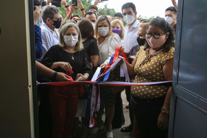 O governador Helder Barbalho inaugurou, nesta quinta-feira (06), as novas instalaÃ§Ãµes da Escola Estadual de Ensino Fundamental e MÃ©dio SÃ£o Miguel de Beja, em Abaetetuba, municÃ­pio localizado na RegiÃ£o Nordeste do Estado. <div class='credito_fotos'>Foto: Jader Paes / Agência Pará   |   <a href='/midias/2021/originais/8596_f9a542d7-ce02-dea0-d09a-47a03467a4fa.jpg' download><i class='fa-solid fa-download'></i> Download</a></div>