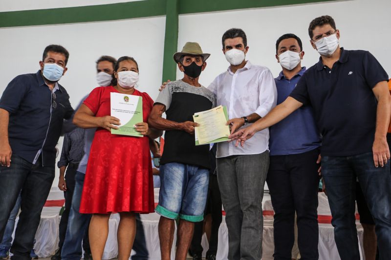 Entrega de cheques  Sua casa, entregar  de títulos  e assinatura  de ordem de serviço Prc da leitura

FOTO: BRUNO CECIM / AG.PARA <div class='credito_fotos'>Foto: Bruno Cecim / Ag.Pará   |   <a href='/midias/2021/originais/8603_4de6ec8f-d07e-3a9d-9d16-acf51a7fab23.jpg' download><i class='fa-solid fa-download'></i> Download</a></div>