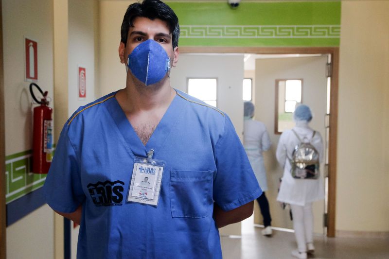 Hospital Abelardo Santo realiza cirurgia de alta complexidade para remover aneurisma cerebral em paciente.Dr. Carlos de Menezes