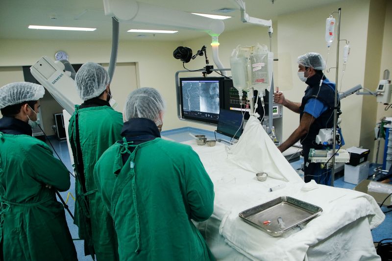 Hospital Abelardo Santo realiza cirurgia de alta complexidade para remover aneurisma cerebral em paciente.
 <div class='credito_fotos'>Foto: Pedro Guerreiro / Ag. Pará   |   <a href='/midias/2021/originais/8612_73b6e14a-9d95-a80d-2aa0-34b80304a5f5.jpg' download><i class='fa-solid fa-download'></i> Download</a></div>