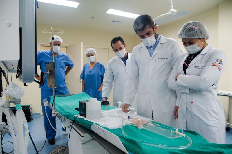 Hospital Abelardo Santo realiza cirurgia de alta complexidade para remover aneurisma cerebral em paciente.
 <div class='credito_fotos'>Foto: Pedro Guerreiro / Ag. Pará   |   <a href='/midias/2021/originais/8612_d1621400-f33a-e5bf-1ac7-33f56a5f0e2c.jpg' download><i class='fa-solid fa-download'></i> Download</a></div>