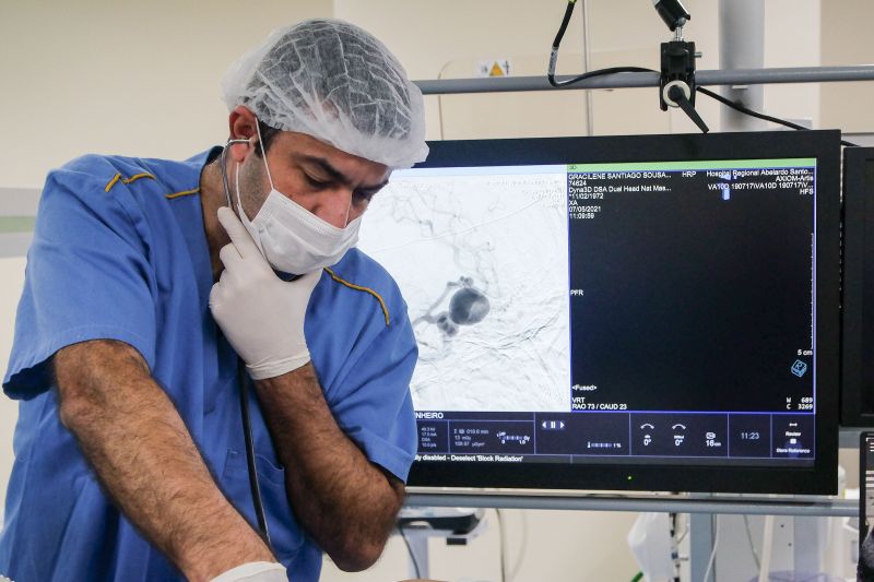 Hospital Abelardo Santo realiza cirurgia de alta complexidade para remover aneurisma cerebral em paciente.
 <div class='credito_fotos'>Foto: Pedro Guerreiro / Ag. Pará   |   <a href='/midias/2021/originais/8612_f308cdae-23f2-b1a0-df51-f514e6691570.jpg' download><i class='fa-solid fa-download'></i> Download</a></div>