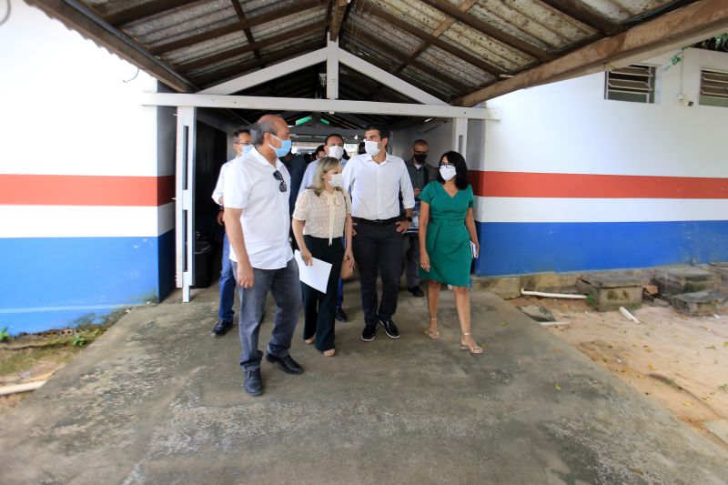 Nesta quarta-feira (12), o governador do Estado, Helder Barbalho, em visita Ã  MarabÃ¡, na regiÃ£o sudeste do ParÃ¡, assinou a ordem de serviÃ§o para a reconstruÃ§Ã£o de duas escolas estaduais da cidade. As unidades de ensino contempladas com os serviÃ§os de melhorias sÃ£o a Escola Estadual Acy de Jesus Neves de Barros Pereira e a Escola Estadual PlÃ­nio Pinheiro, ambas situadas na Ã¡rea central do municÃ­pio. <div class='credito_fotos'>Foto: Jader Paes / Agência Pará   |   <a href='/midias/2021/originais/8621_a65c4021-40b6-1d51-fe28-16a40998f6c7.jpg' download><i class='fa-solid fa-download'></i> Download</a></div>