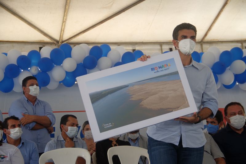 97 famÃ­lias da cidade de Rio Maria, no Sul do ParÃ¡, foram contempladas nesta quinta-feira (13) pelo Programa Estadual Sua Casa, que concede auxÃ­lio de atÃ© R$ 21 mil para construÃ§Ã£o, reconstruÃ§Ã£o, reforma e ampliaÃ§Ã£o de casas. O benefÃ­cio foi entregue pelo governador Helder Barbalho na data que marca o aniversÃ¡rio de 39 anos de emancipaÃ§Ã£o polÃ­tica da cidade.Â  <div class='credito_fotos'>Foto: Pedro Guerreiro / Ag. Pará   |   <a href='/midias/2021/originais/8624_aa025d5c-9f62-1bfd-6889-4d9d2a3d2cd9.jpg' download><i class='fa-solid fa-download'></i> Download</a></div>