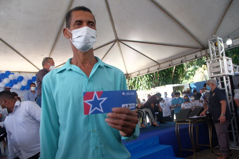 97 famÃ­lias da cidade de Rio Maria, no Sul do ParÃ¡, foram contempladas nesta quinta-feira (13) pelo Programa Estadual Sua Casa, que concede auxÃ­lio de atÃ© R$ 21 mil para construÃ§Ã£o, reconstruÃ§Ã£o, reforma e ampliaÃ§Ã£o de casas. O benefÃ­cio foi entregue pelo governador Helder Barbalho na data que marca o aniversÃ¡rio de 39 anos de emancipaÃ§Ã£o polÃ­tica da cidade.Â  <div class='credito_fotos'>Foto: Pedro Guerreiro / Ag. Pará   |   <a href='/midias/2021/originais/8624_d5fbaca2-403a-3adc-4c69-85c3743e37a0.jpg' download><i class='fa-solid fa-download'></i> Download</a></div>