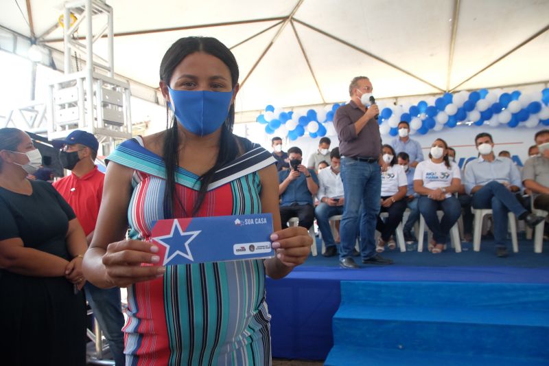 97 famÃ­lias da cidade de Rio Maria, no Sul do ParÃ¡, foram contempladas nesta quinta-feira (13) pelo Programa Estadual Sua Casa, que concede auxÃ­lio de atÃ© R$ 21 mil para construÃ§Ã£o, reconstruÃ§Ã£o, reforma e ampliaÃ§Ã£o de casas. O benefÃ­cio foi entregue pelo governador Helder Barbalho na data que marca o aniversÃ¡rio de 39 anos de emancipaÃ§Ã£o polÃ­tica da cidade.Â  <div class='credito_fotos'>Foto: Pedro Guerreiro / Ag. Pará   |   <a href='/midias/2021/originais/8624_eccea86a-6953-d5f2-530d-31e2bf67720f.jpg' download><i class='fa-solid fa-download'></i> Download</a></div>