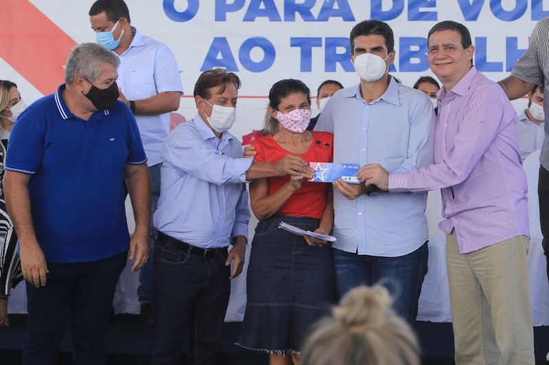 Com objetivo de reduzir o dÃ©ficit habitacional na regiÃ£o, o Governo do ParÃ¡ contemplou 42 famÃ­lias da cidade de Xinguara, sudeste paraense, com o Sua Casa. O programa estadual concede auxÃ­lio de atÃ© R$ 21 mil para construÃ§Ã£o, reconstruÃ§Ã£o, reforma e ampliaÃ§Ã£o de residÃªncias. O benefÃ­cio foi entregue nesta quinta-feira (13), no dia do aniversÃ¡rio de 39 anos da cidade, pelo governador Helder Barbalho, durante agenda no municÃ­pio. <div class='credito_fotos'>Foto: Jader Paes / Agência Pará   |   <a href='/midias/2021/originais/8625_3b8f4a47-e950-33bf-c354-17996bb033e0.jpg' download><i class='fa-solid fa-download'></i> Download</a></div>