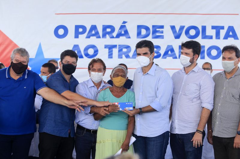 Com objetivo de reduzir o dÃ©ficit habitacional na regiÃ£o, o Governo do ParÃ¡ contemplou 42 famÃ­lias da cidade de Xinguara, sudeste paraense, com o Sua Casa. O programa estadual concede auxÃ­lio de atÃ© R$ 21 mil para construÃ§Ã£o, reconstruÃ§Ã£o, reforma e ampliaÃ§Ã£o de residÃªncias. O benefÃ­cio foi entregue nesta quinta-feira (13), no dia do aniversÃ¡rio de 39 anos da cidade, pelo governador Helder Barbalho, durante agenda no municÃ­pio. <div class='credito_fotos'>Foto: Jader Paes / Agência Pará   |   <a href='/midias/2021/originais/8625_fa66f86a-4d0e-e4cd-d8cd-45acc53d0c50.jpg' download><i class='fa-solid fa-download'></i> Download</a></div>