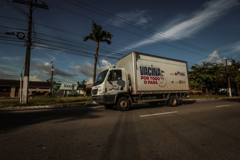 O Pará recebeu, na tarde desta quinta-feira (13), a maior remessa de doses de vacinas contra Covid-19,  com um total de 355.250 doses, das quais 285.250 são da Oxford/AstraZeneca e  outras 70 mil da CoronaVac/Sinovac. Essa é a vigésima primeira remessa enviada pelo Ministério da Saúde desde janeiro de 2021.

FOTOS: ALEX RIBEIRO / AG.PARA <div class='credito_fotos'>Foto: Alex Ribeiro / Ag. Pará   |   <a href='/midias/2021/originais/8627_94675a76-33f9-4fc2-f9fa-244fd6eb439c.jpg' download><i class='fa-solid fa-download'></i> Download</a></div>